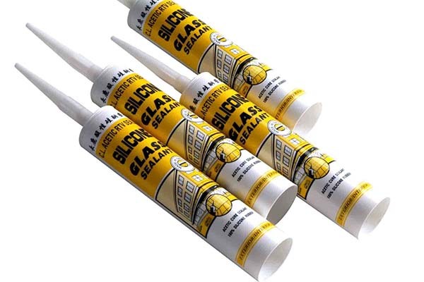 瓷砖空鼓能用玻璃胶吗有毒吗(瓷砖空鼓能用玻璃胶吗有毒吗视频)